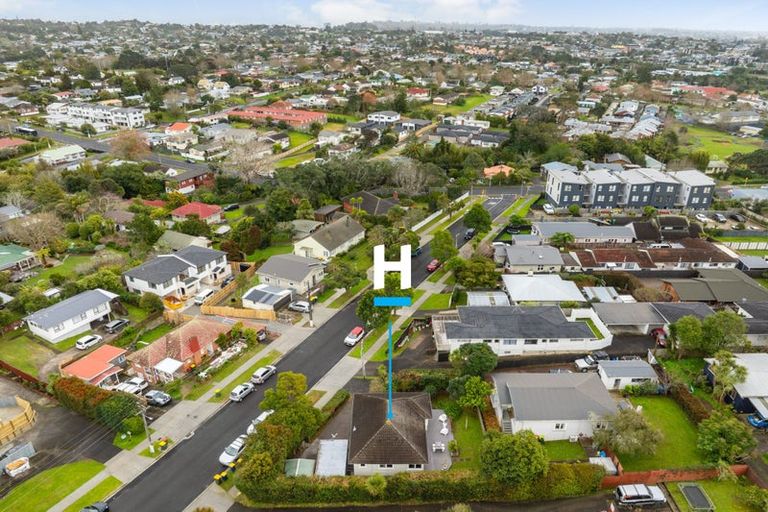 Photo of property in 1/12 Craigbank Avenue, New Lynn, Auckland, 0600