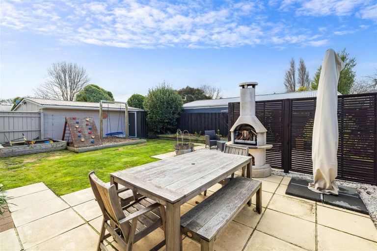 Photo of property in 6 Burrows Place, Ilam, Christchurch, 8041