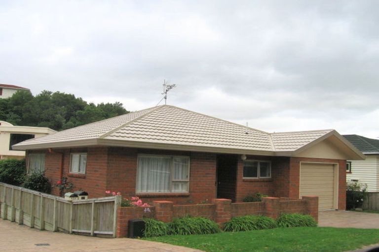 Photo of property in 10a Lyndhurst Road, Tawa, Wellington, 5028