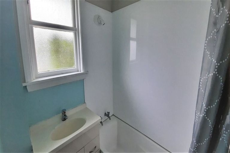 Photo of property in 184 Langdons Road, Northcote, Christchurch, 8052