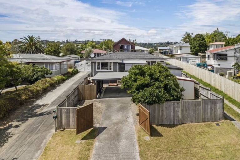 Photo of property in 1/25 Fairclough Road, Beach Haven, Auckland, 0626