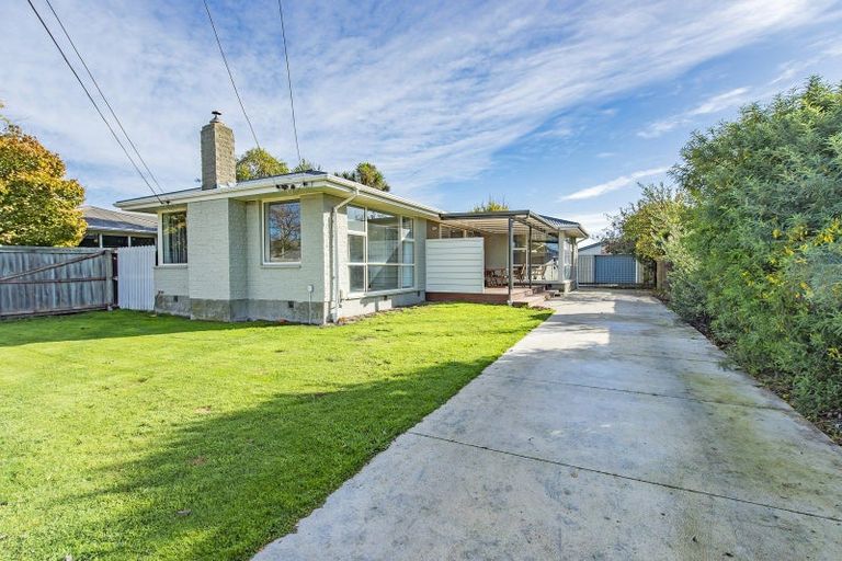 Photo of property in 15 Frensham Crescent, Woolston, Christchurch, 8062