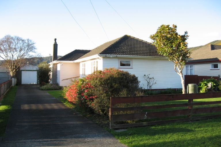 Photo of property in 24 Roberts Street, Wainuiomata, Lower Hutt, 5014