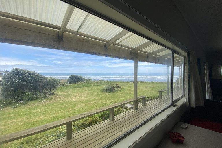 Photo of property in 4 Beach Road, Mokau, 4376
