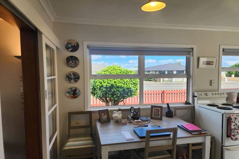 Photo of property in 75 Winchester Street, Levin, 5510