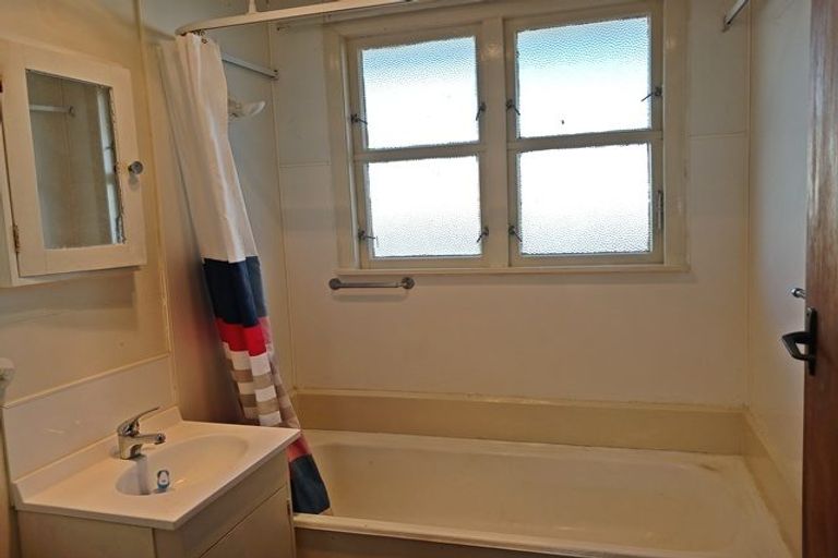 Photo of property in 15 Havill Street, Takaro, Palmerston North, 4410