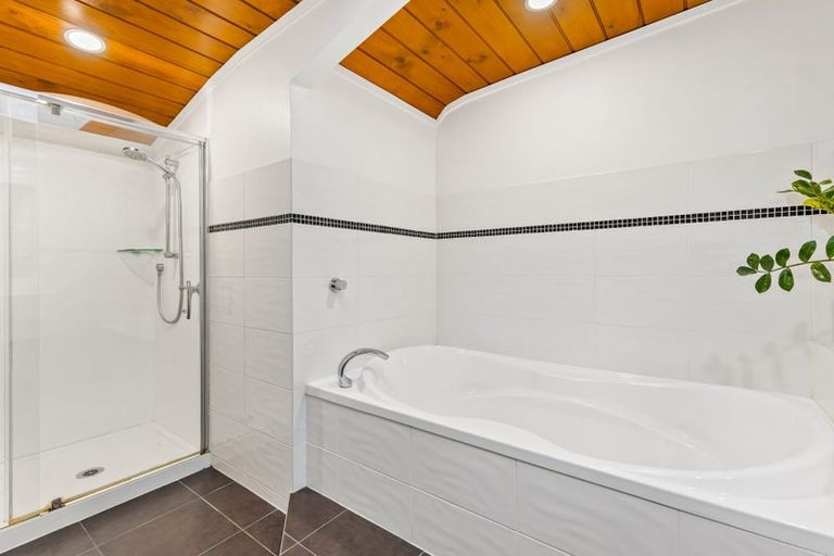 Photo of property in 15a Whangaparaoa Road, Red Beach, 0932