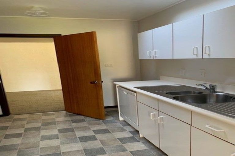 Photo of property in 70 Nimmo Avenue East, Waikanae, 5036