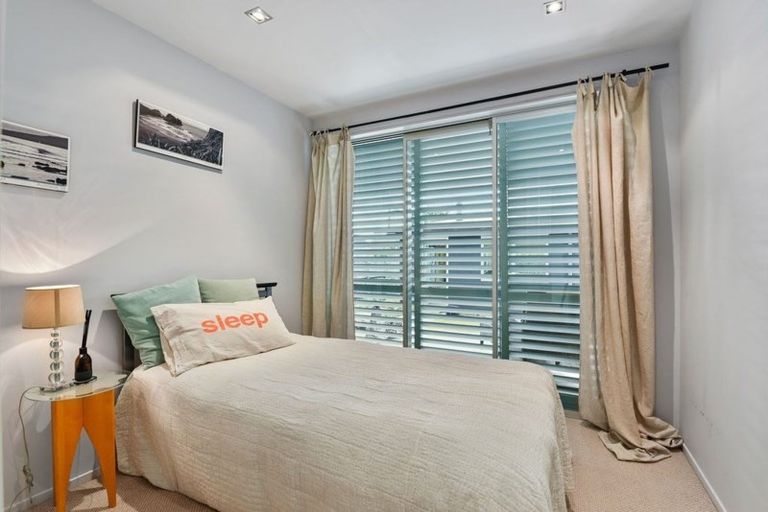 Photo of property in 32 Taumata Road, Omaha, 0986