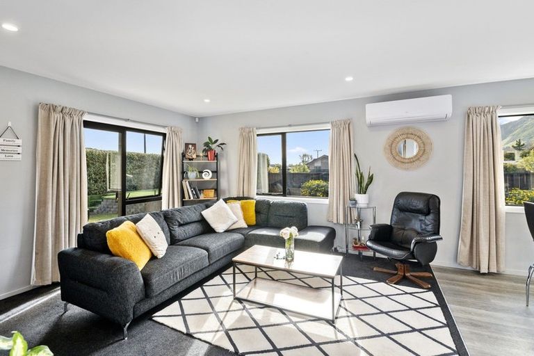 Photo of property in 25 Mahia Lane, Waikanae, 5036