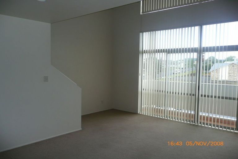 Photo of property in 4f/30 Westward Ho, Glen Eden, Auckland, 0602