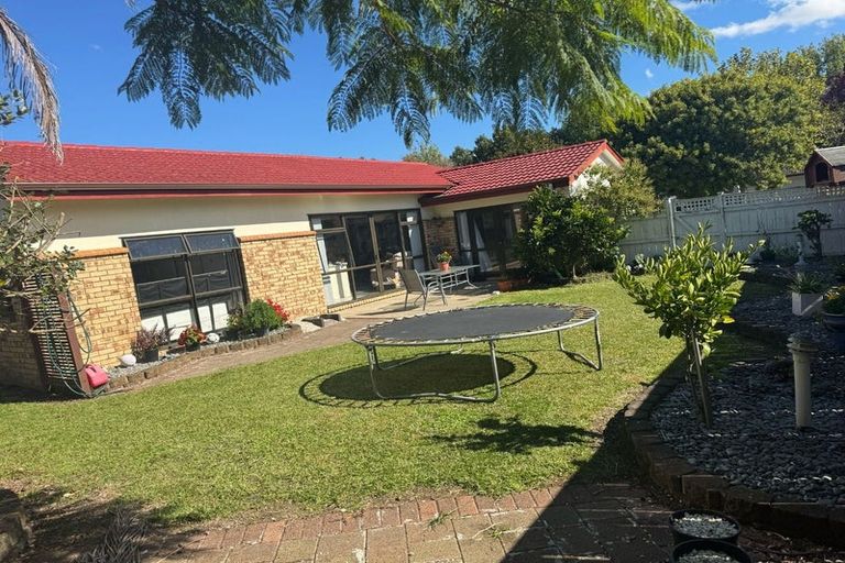 Photo of property in 87 Riverton Drive, Randwick Park, Auckland, 2105