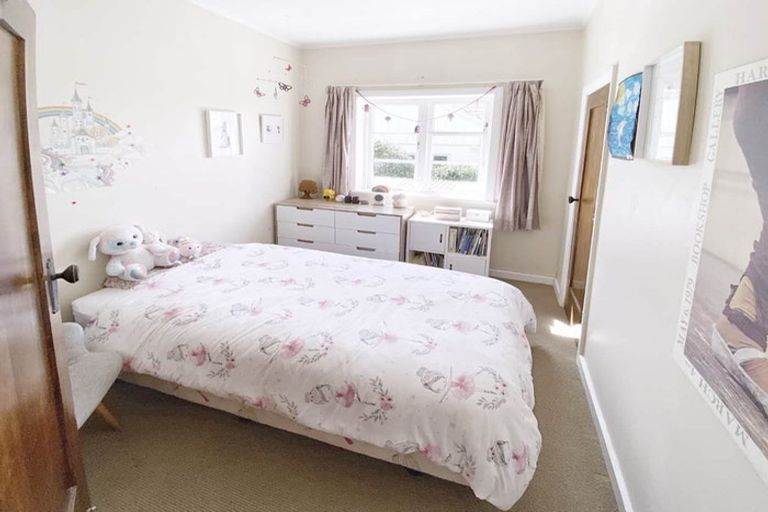 Photo of property in 27 Glencourt Place, Glenfield, Auckland, 0629