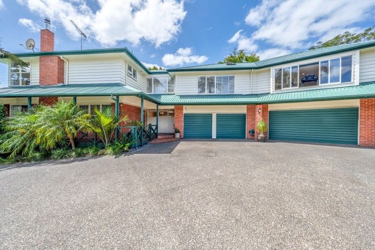 Photo of property in 188 Mellons Bay Road, Mellons Bay, Auckland, 2014