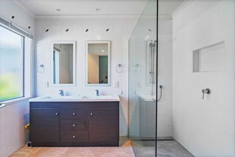 Photo of property in 16 Ohuka Place, Whitianga, 3510