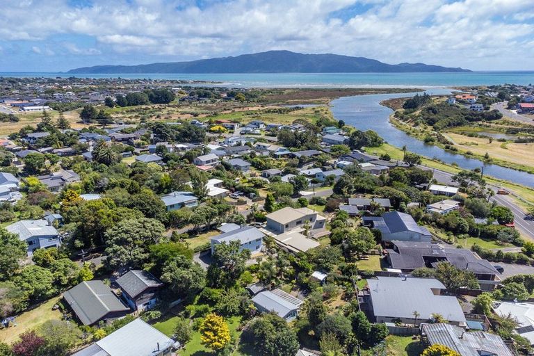 Photo of property in 5 Kokako Road, Otaihanga, Paraparaumu, 5036