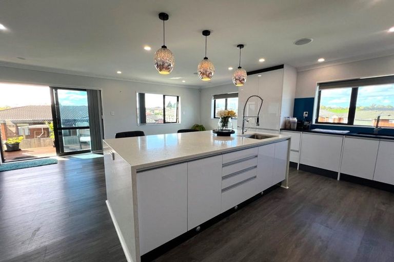 Photo of property in 15 Carn Place, Weymouth, Auckland, 2103