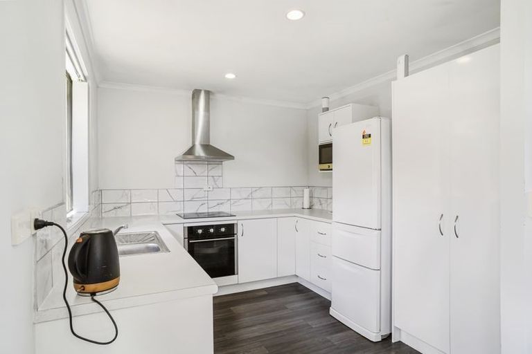 Photo of property in 74 Pitt Avenue, Clendon Park, Auckland, 2103