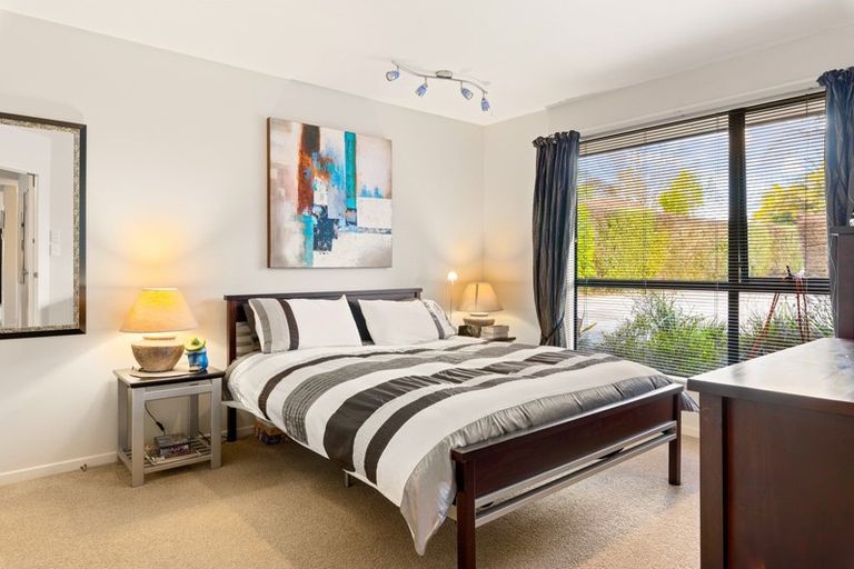 Photo of property in 14 Monkton Close, Greenhithe, Auckland, 0632