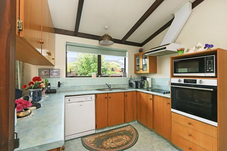 Photo of property in 2/30 Roskilda Crescent, Taradale, Napier, 4112