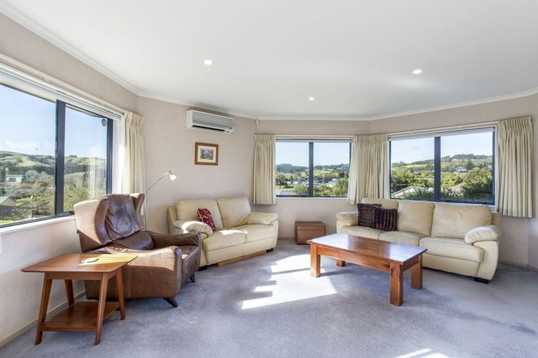 Photo of property in 20 Te Kauri Place, Helensville, 0800