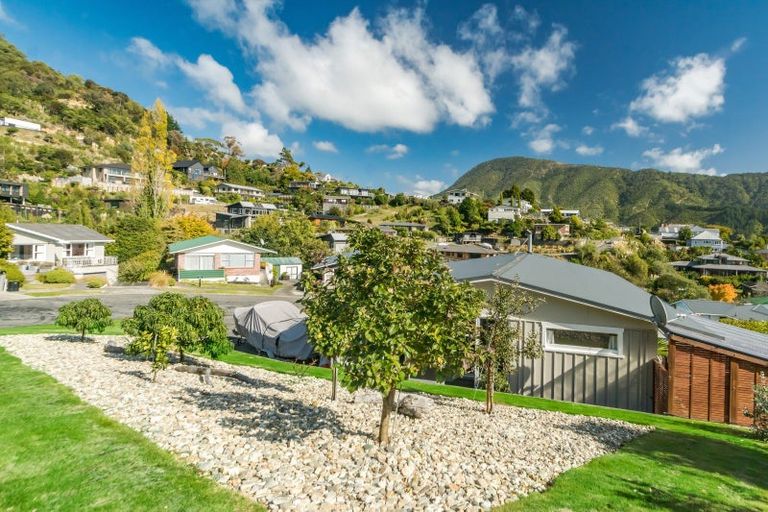 Photo of property in 14 Seaview Crescent, Picton, 7220