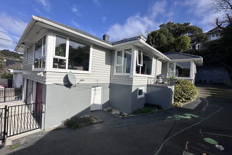 Photo of property in 24 Severn Street, Island Bay, Wellington, 6023