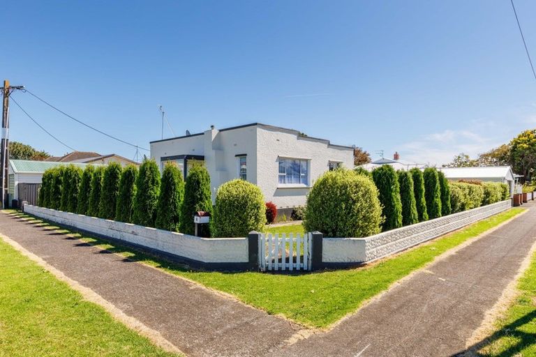 Photo of property in 6 High Street West, Waitara, 4320