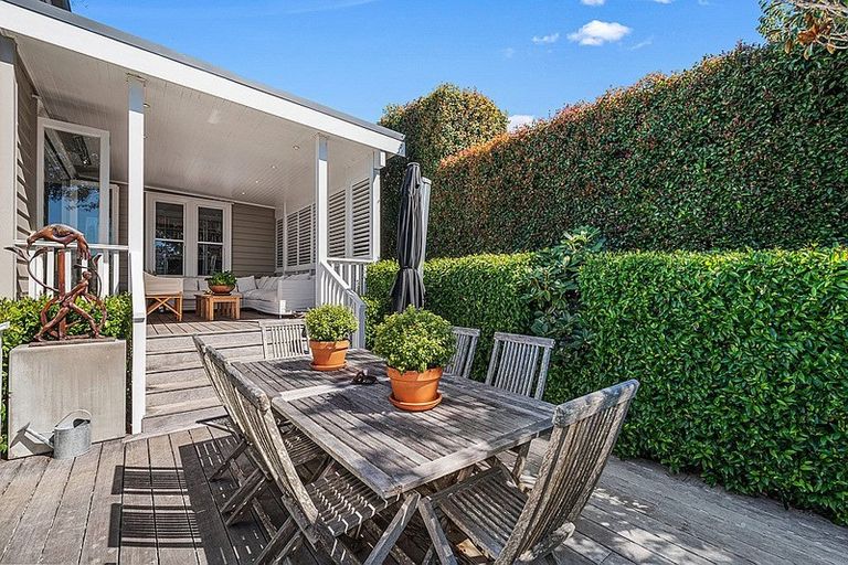 Photo of property in 77 Hinemoa Street, Birkenhead, Auckland, 0626