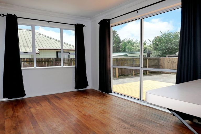 Photo of property in 166 Queen Street West, Levin, 5510