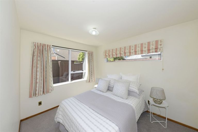 Photo of property in 1/64 Apsley Drive, Avonhead, Christchurch, 8042