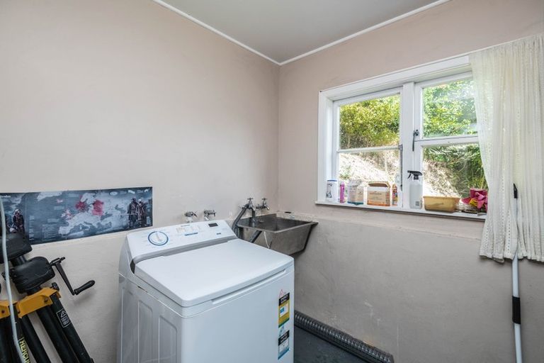 Photo of property in 21 Montgomery Avenue, Karori, Wellington, 6012