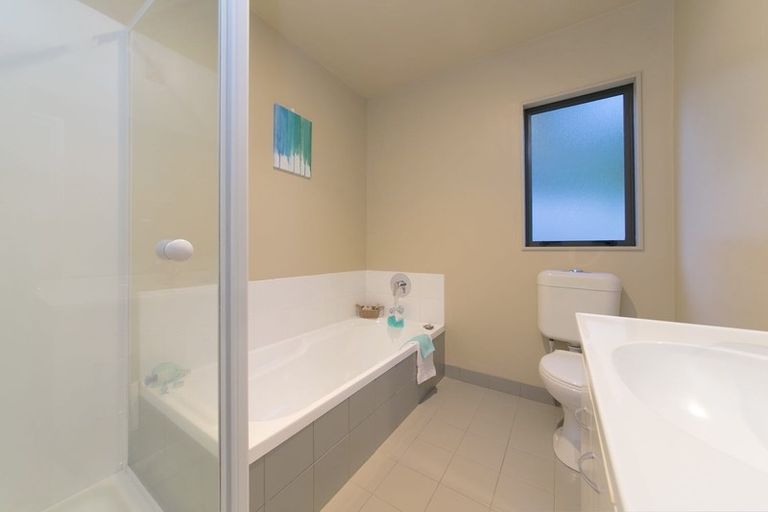 Photo of property in 45a Hogarth Rise, West Harbour, Auckland, 0618