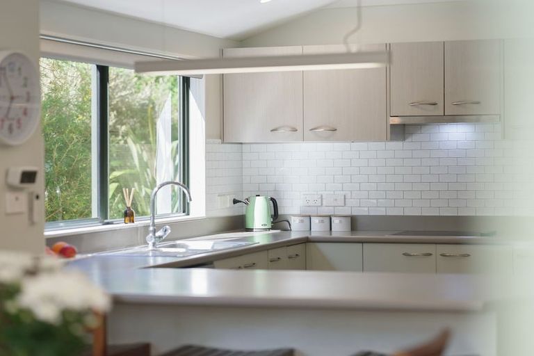 Photo of property in 3 Leanne Way, Waikanae Beach, Waikanae, 5036