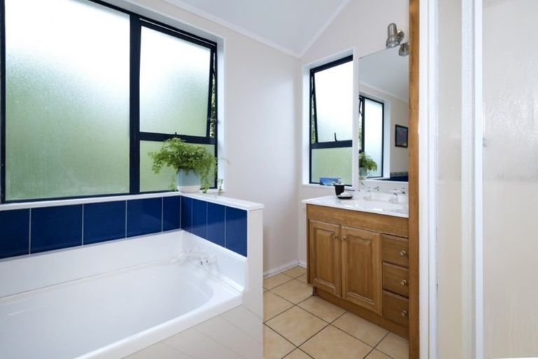 Photo of property in 2/99 Evelyn Road, Cockle Bay, Auckland, 2014