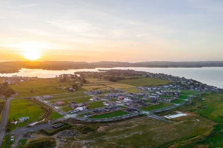 Photo of property in 11 Kaitiaki Drive, Clarks Beach, 2122