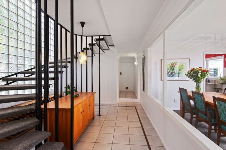 Photo of property in 11 Takahe Drive, Cashmere, Christchurch, 8022