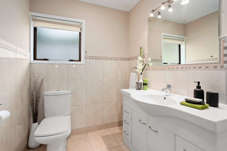 Photo of property in 90a Simmental Crescent, Somerville, Auckland, 2014