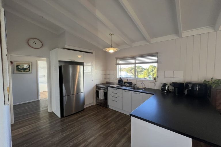 Photo of property in 1373 Whangaparaoa Road, Army Bay, Whangaparaoa, 0930