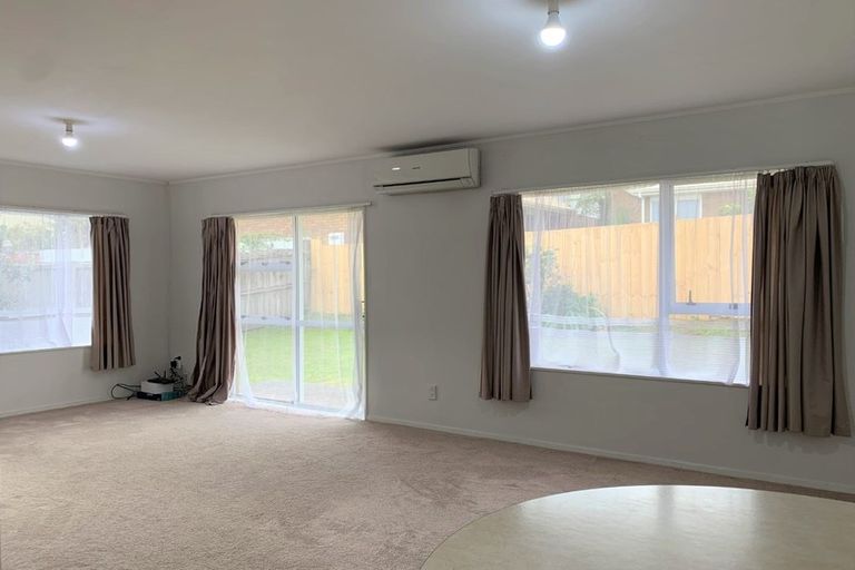 Photo of property in 2/5 Newington Road, Henderson, Auckland, 0612