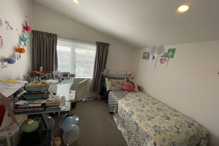 Photo of property in 2/61 Black Rock Road, Newlands, Wellington, 6037