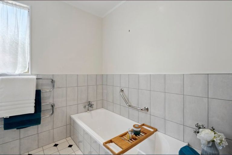 Photo of property in 70a Amapur Drive, Khandallah, Wellington, 6035