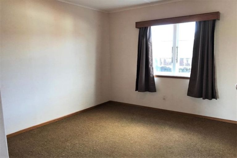 Photo of property in 221 Mangorei Road, Merrilands, New Plymouth, 4312