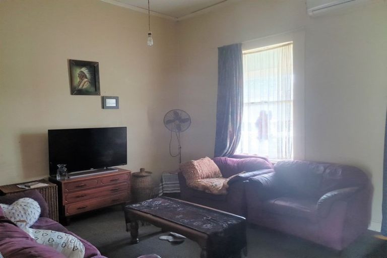 Photo of property in 15 Allardice Street, Dannevirke, 4930