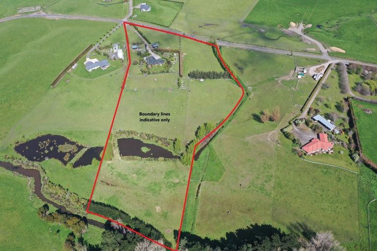 Photo of property in 472 Lees Road, Feilding, 4775