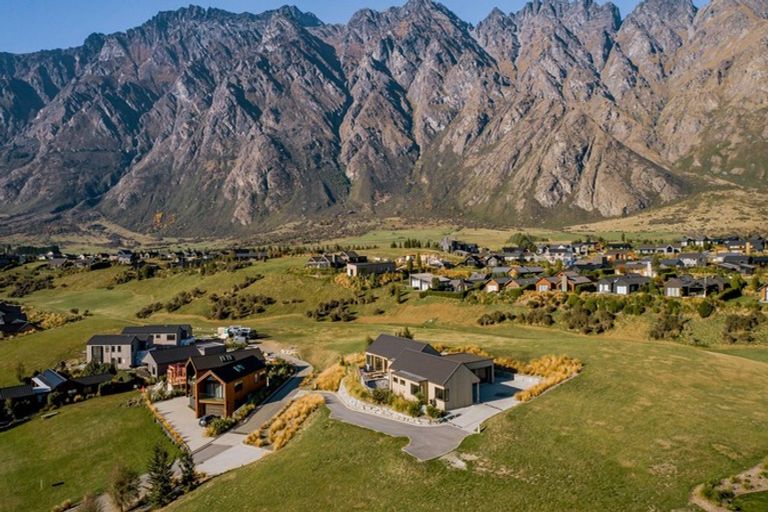 Photo of property in 10 Glenelg Lane, Jacks Point, 9371