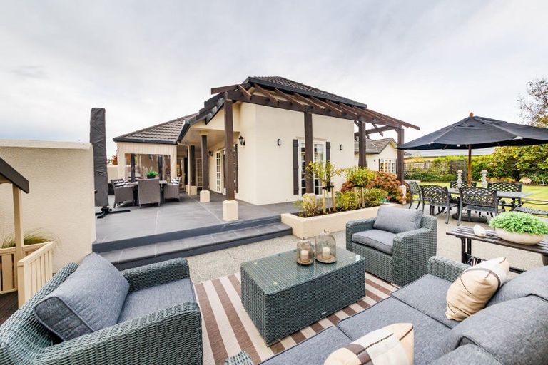 Photo of property in 35 Cashmere Drive, Fitzherbert, Palmerston North, 4410