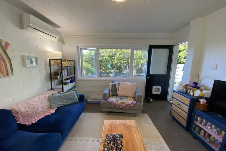 Photo of property in 2/219 Grant Road, Thorndon, Wellington, 6011