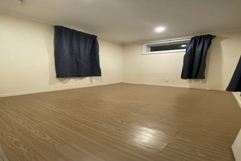 Photo of property in 1/288 East Coast Road, Forrest Hill, Auckland, 0620