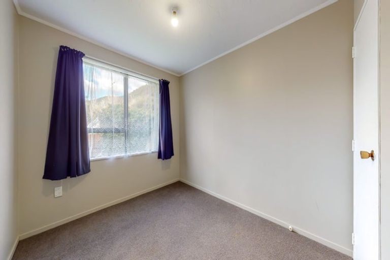 Photo of property in 1a Sunny Grove, Wainuiomata, Lower Hutt, 5014